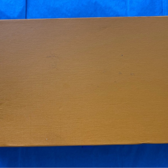 Long zipper wallet white and grey checkered comes with box and dust bag. - Picture 9 of 9